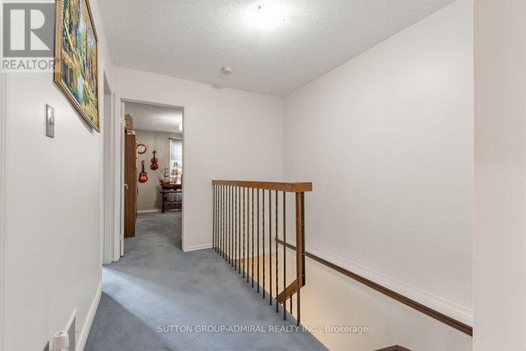 19 CARNIVAL COURT, Toronto (Westminster-Branson), Ontario, M2R3T7