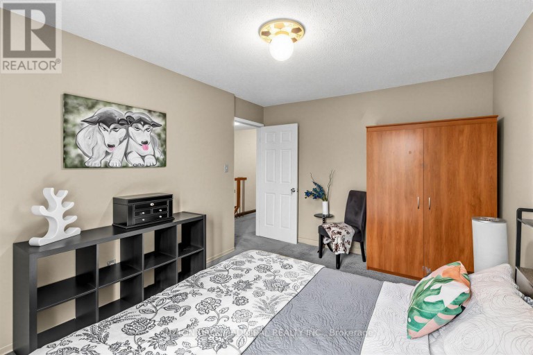19 CARNIVAL COURT, Toronto (Westminster-Branson), Ontario, M2R3T7