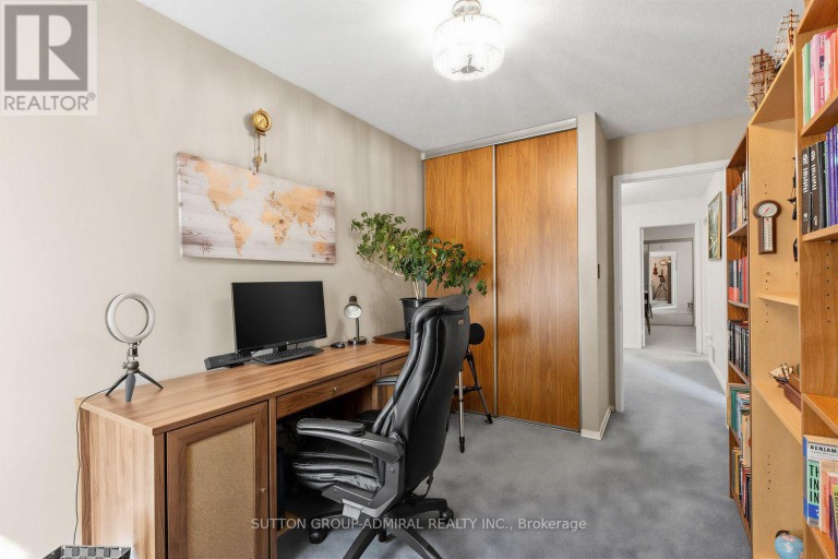 19 CARNIVAL COURT, Toronto (Westminster-Branson), Ontario, M2R3T7