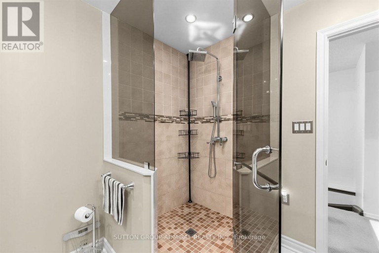 19 CARNIVAL COURT, Toronto (Westminster-Branson), Ontario, M2R3T7