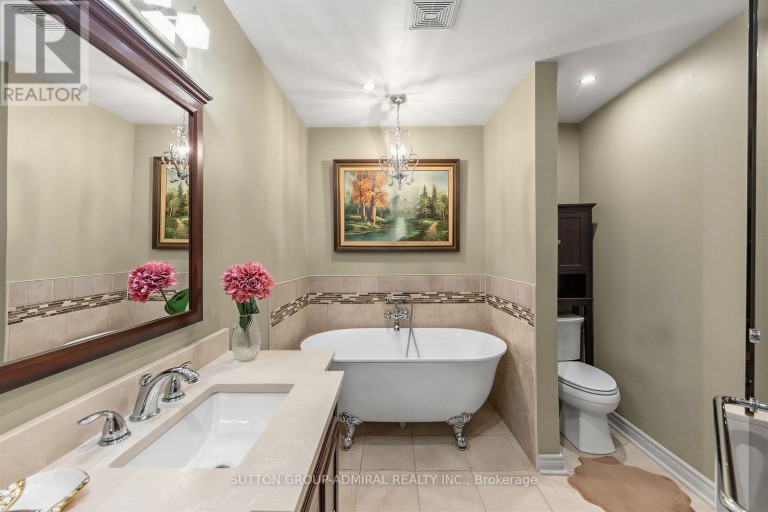 19 CARNIVAL COURT, Toronto (Westminster-Branson), Ontario, M2R3T7
