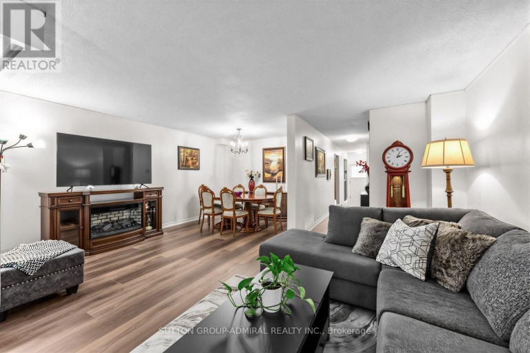 19 CARNIVAL COURT, Toronto (Westminster-Branson), Ontario, M2R3T7