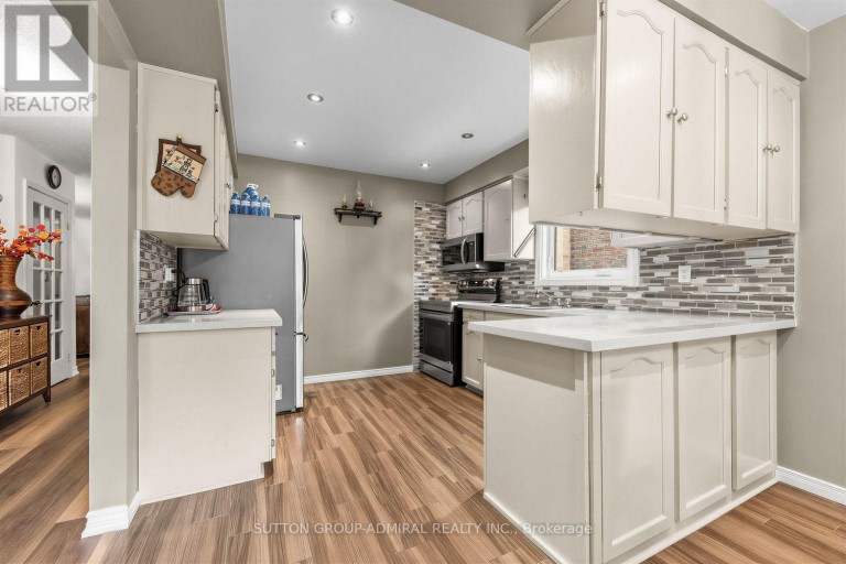 19 CARNIVAL COURT, Toronto (Westminster-Branson), Ontario, M2R3T7