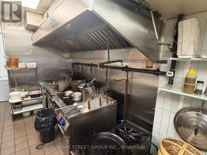 185 DUNDAS STREET W, Toronto (Bay Street Corridor), Ontario, M5G1C7