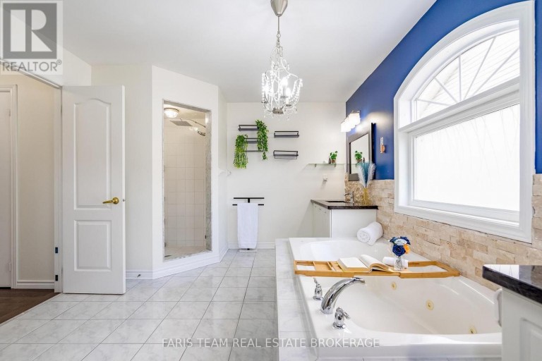 31 THE QUEENSWAY, Barrie (Innis-Shore), Ontario, L4M7H5