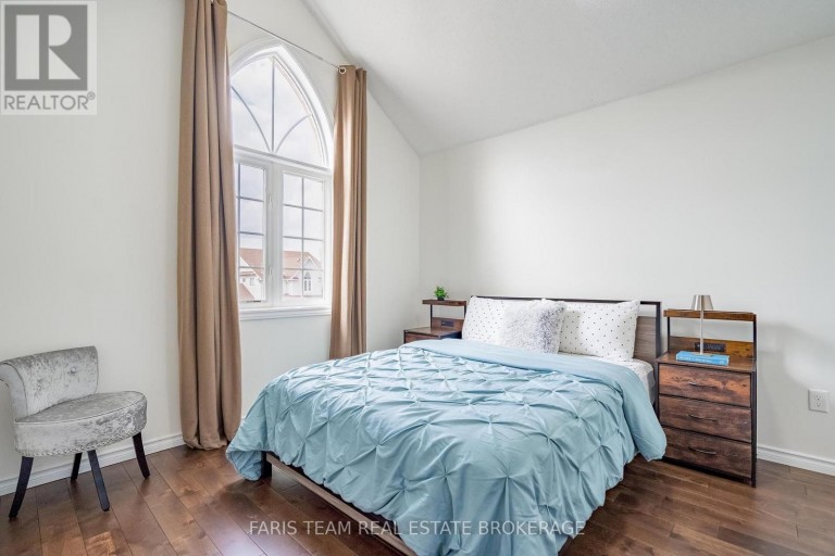 31 THE QUEENSWAY, Barrie (Innis-Shore), Ontario, L4M7H5