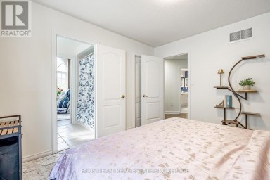 31 THE QUEENSWAY Barrie (Innis-Shore) Ontario photo 31