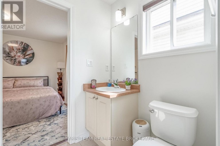 31 THE QUEENSWAY, Barrie (Innis-Shore), Ontario, L4M7H5