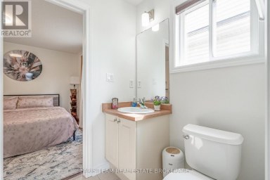 31 THE QUEENSWAY Barrie (Innis-Shore) Ontario photo 32