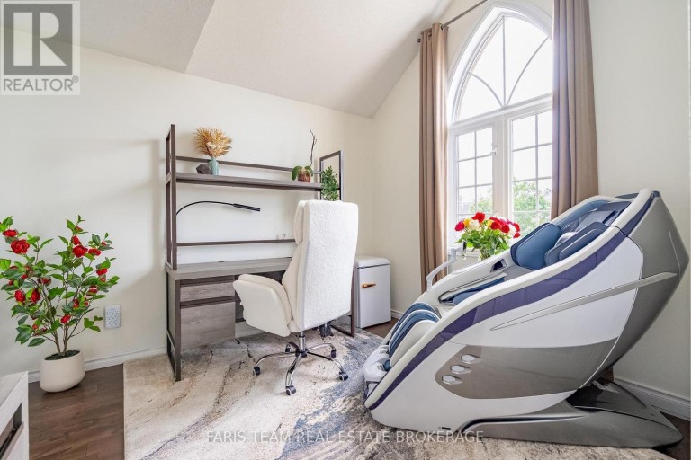 31 THE QUEENSWAY, Barrie (Innis-Shore), Ontario, L4M7H5