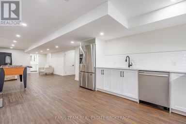 31 THE QUEENSWAY Barrie (Innis-Shore) Ontario photo 35