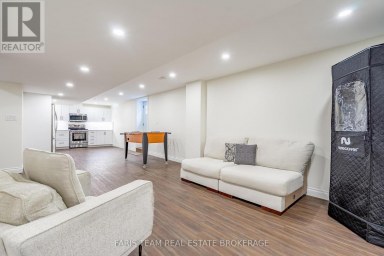 31 THE QUEENSWAY Barrie (Innis-Shore) Ontario photo 37