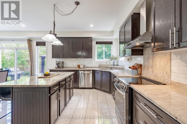 31 THE QUEENSWAY, Barrie (Innis-Shore), Ontario, L4M7H5