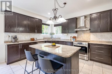 31 THE QUEENSWAY Barrie (Innis-Shore) Ontario photo 7