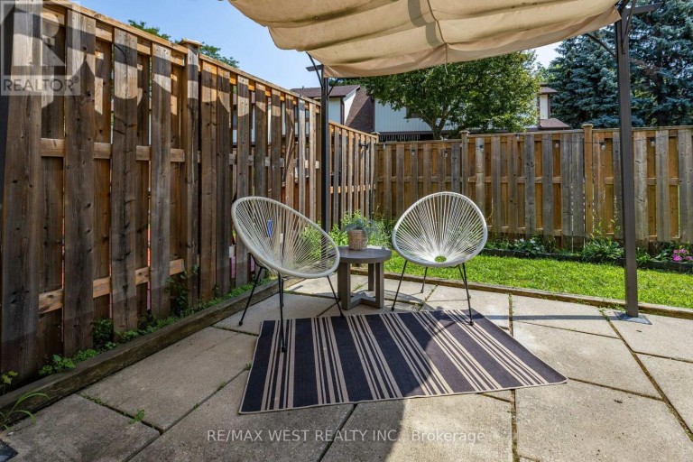 112 - 6650 FALCONER DRIVE, Mississauga (Streetsville), Ontario, L5N1B5