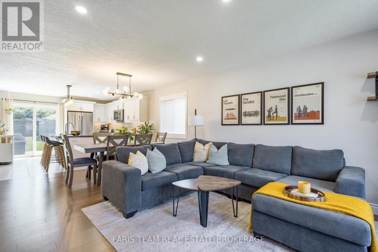 17 HUNTER AVENUE, Tay (Victoria Harbour), Ontario, L0K2A0
