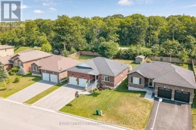 17 HUNTER AVENUE Tay (Victoria Harbour) Ontario photo 2