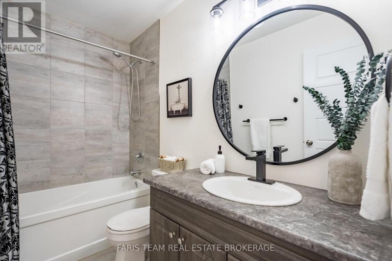 17 HUNTER AVENUE, Tay (Victoria Harbour), Ontario, L0K2A0