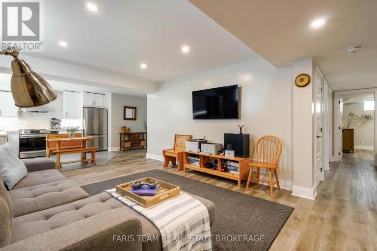 17 HUNTER AVENUE, Tay (Victoria Harbour), Ontario, L0K2A0