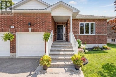 17 HUNTER AVENUE Tay (Victoria Harbour) Ontario photo 4