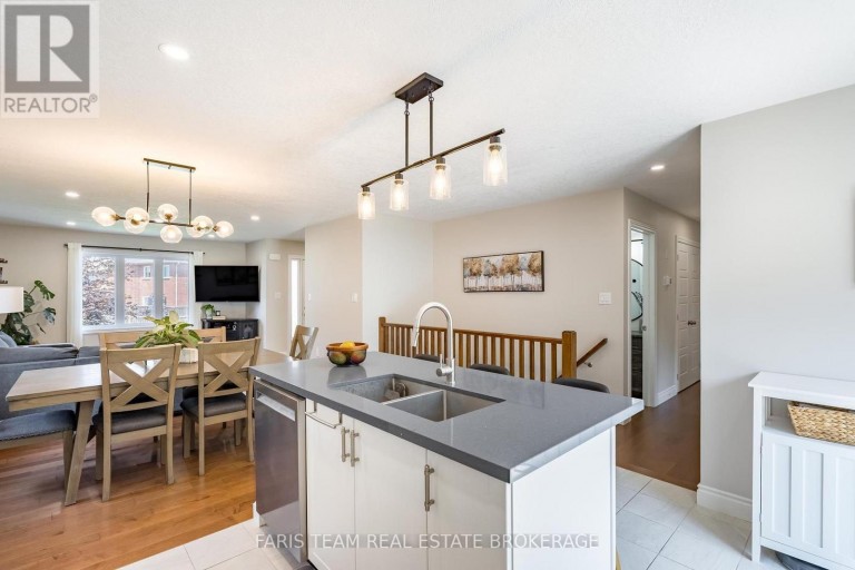 17 HUNTER AVENUE, Tay (Victoria Harbour), Ontario, L0K2A0