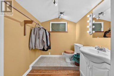 19 WALTER STREET Guelph (St. Patrick's Ward) Ontario photo 34
