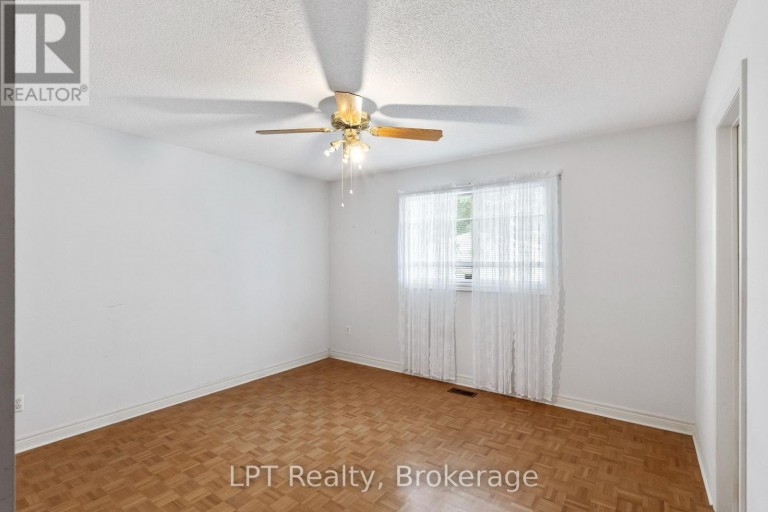 15 ESPOSITO DRIVE, Caledon (Bolton East), Ontario, L7E1T3