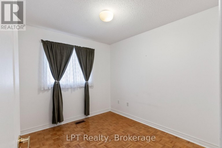 15 ESPOSITO DRIVE, Caledon (Bolton East), Ontario, L7E1T3