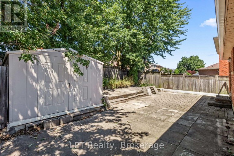 15 ESPOSITO DRIVE, Caledon (Bolton East), Ontario, L7E1T3