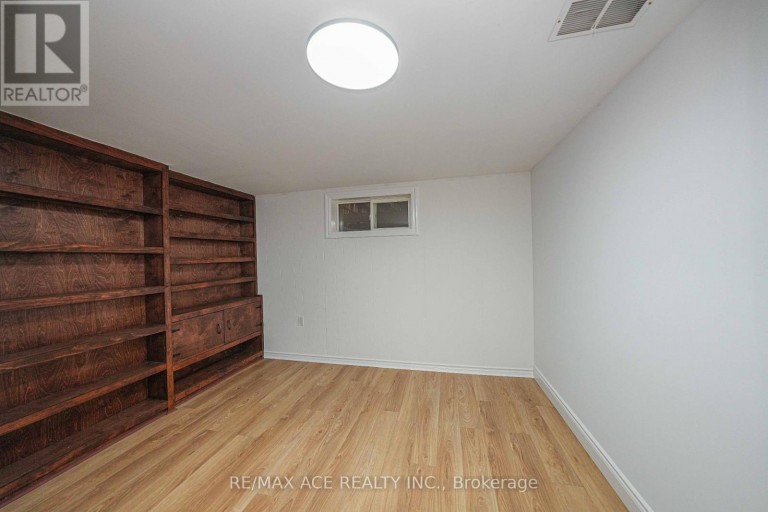 59 LILIAN DRIVE, Toronto (Wexford-Maryvale), Ontario, M1R3W4