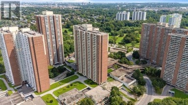 609 - 1 MASSEY SQUARE Toronto (Crescent Town) Ontario photo 2