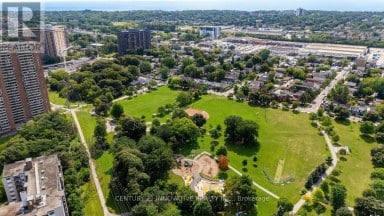 609 - 1 MASSEY SQUARE Toronto (Crescent Town) Ontario photo 3