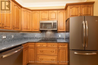70 CRAWFORD STREET Stratford Ontario photo 14