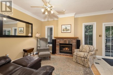 70 CRAWFORD STREET Stratford Ontario photo 17