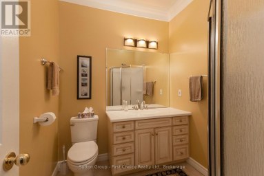 70 CRAWFORD STREET Stratford Ontario photo 24
