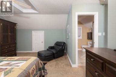 70 CRAWFORD STREET Stratford Ontario photo 26