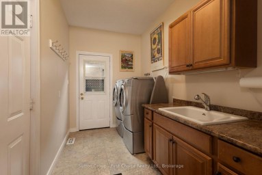 70 CRAWFORD STREET Stratford Ontario photo 31