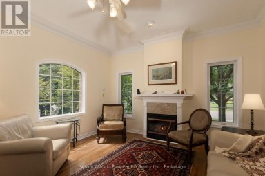 70 CRAWFORD STREET Stratford Ontario photo 6