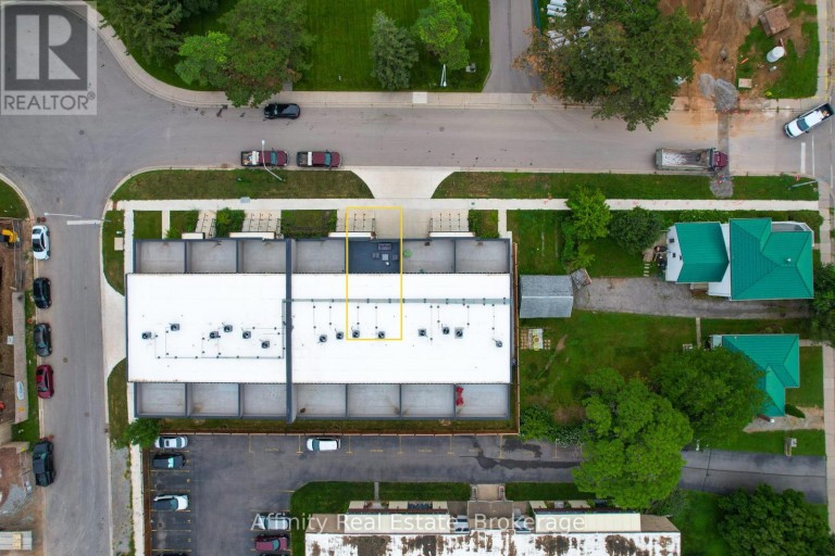 10 - 2 SLESSOR BOULEVARD, Grimsby (Grimsby West), Ontario, L3M5J4