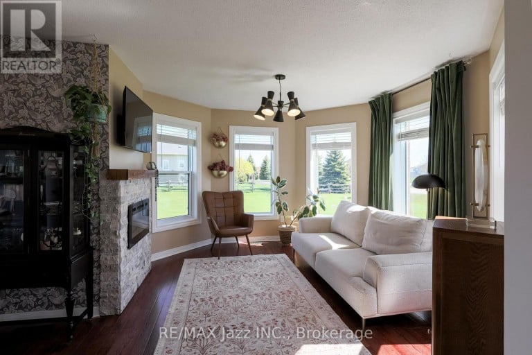 29 SONGBIRD CRESCENT, Kawartha Lakes (Lindsay), Ontario, K9V4R4