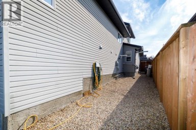 8 Innes Close Red Deer Alberta photo 43