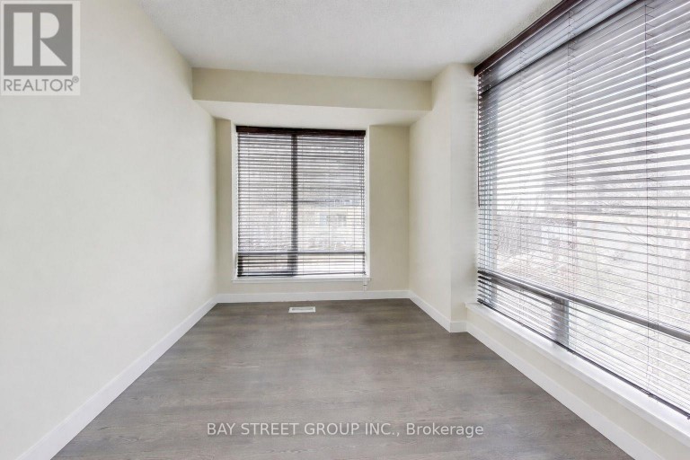 TH07 - 25 SINGER COURT, Toronto (Bayview Village), Ontario, M2K0B3