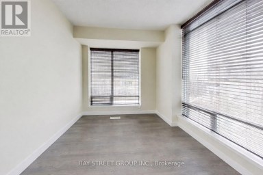 TH07 - 25 SINGER COURT Toronto (Bayview Village) Ontario photo 12
