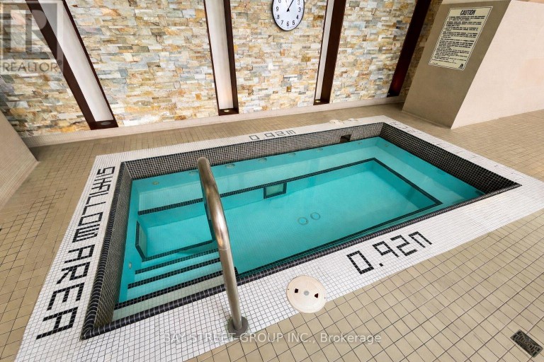 TH07 - 25 SINGER COURT, Toronto (Bayview Village), Ontario, M2K0B3