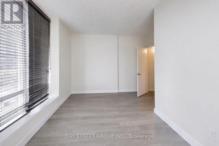TH07 - 25 SINGER COURT, Toronto (Bayview Village), Ontario, M2K0B3