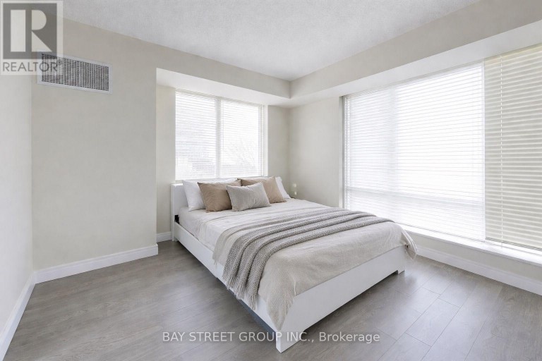 TH07 - 25 SINGER COURT, Toronto (Bayview Village), Ontario, M2K0B3