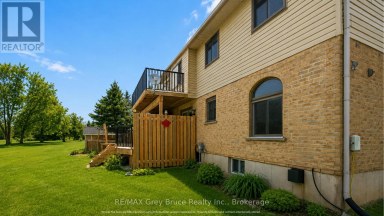 102 MARY AVENUE Georgian Bluffs Ontario photo 2