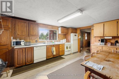 40630 SHORE ROAD Brock (Beaverton) Ontario photo 5