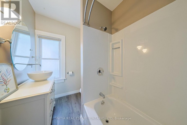 221 BRIGHT STREET, Sarnia, Ontario, N7T4E9