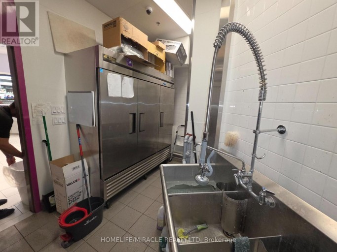 FC10 - 221 GLENDALE AVENUE, St. Catharines (Glendale/Glenridge), Ontario, L2T2K9
